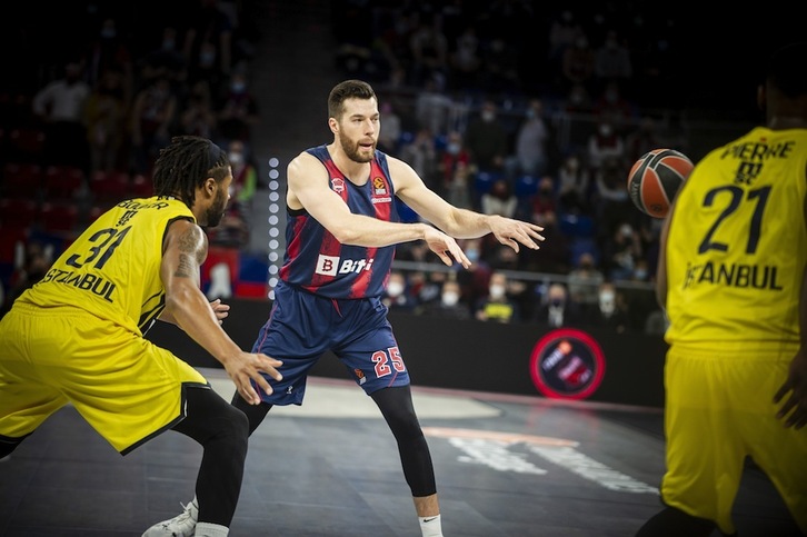 Costellrik ez bada, Enoch eta Petersen artean sartu beharko dituzte pibotaren puntuak ere.