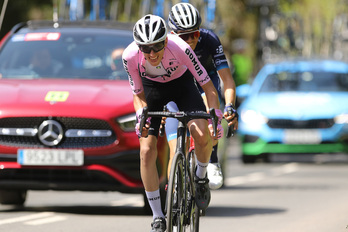 Iker Trigo tira en la parte final della subida a Arrate por delante de de José Luis Faura, que le arrebató el podio.