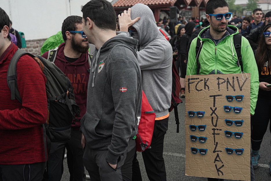 Umorea ez zaie falta gazteei.