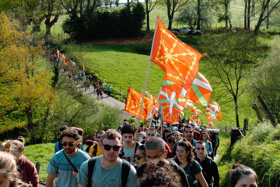 Erratzutik Elizondora joan da gaur ‘BosteEHun eta Zutik’ gazte martxa.