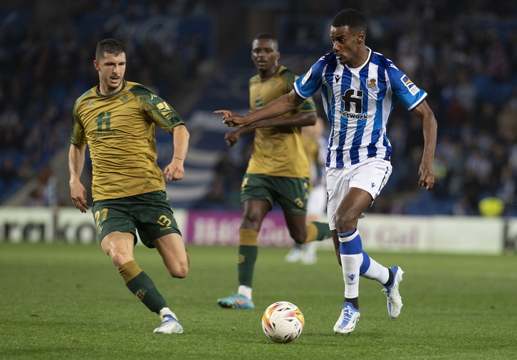 Isak ha sido el realista que más oportunidades ha tenido, sin acertar en el remate.