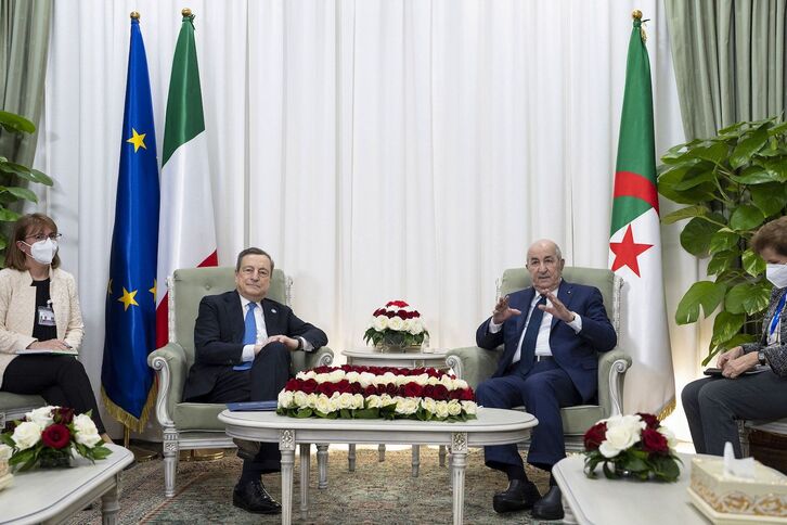Mario Draghi junto al presidente argelino, Abdelmadjid Tebboune.