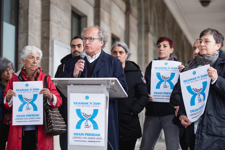 Jean-Daniel Elixiri bakegileak hitza hartu du gaur Baionan eginiko agerraldian.