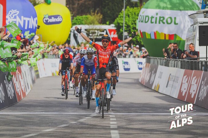 Pello Bilbao se ha impuesto con claridad en el sprint de un grupo reducido.