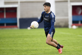 Iker Benito es la novedad de la convocatoria frente al Real Madrid.