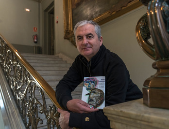 Karlos Linazasoro ‘Samuel eta Slawo’ liburuaren aurkezpenean.