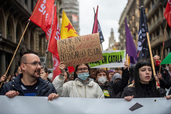 Huelga estudiantil contra la imposición del 25% de español en las aulas catalanas este marzo en Barcelona.