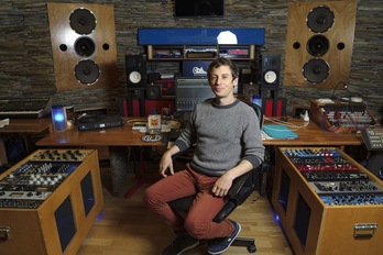 Iñigo Escauriaza posa en Submarino Records.