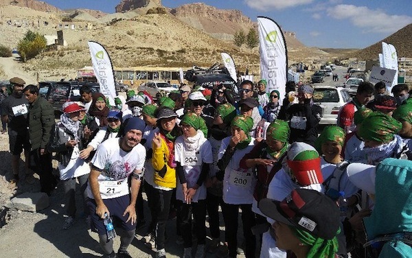 Zumbini, junto a las mujeres afganas a las que ayudó a participar en un maratón. (Flavio FERRARI ZUMBINI)