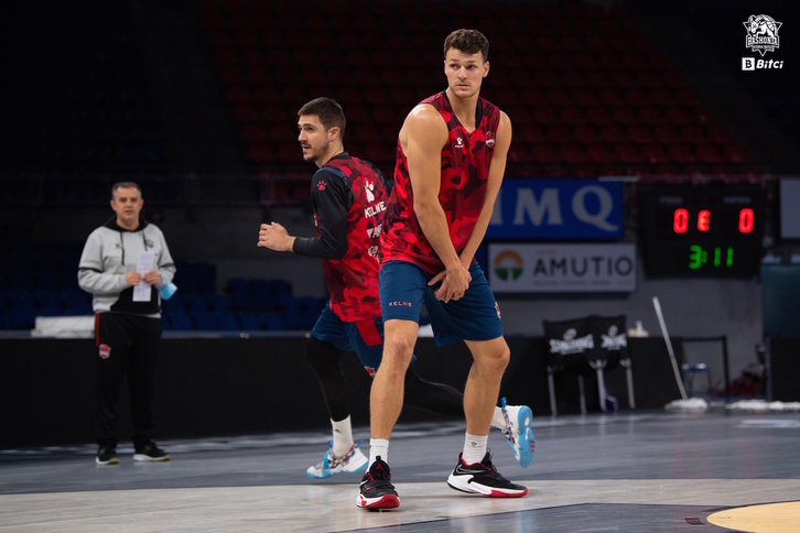 Yannick Wetzell ya ha podido ejercitarse con sus nuevos compañeros y ante Manresa tendrá sus primeros minutos.