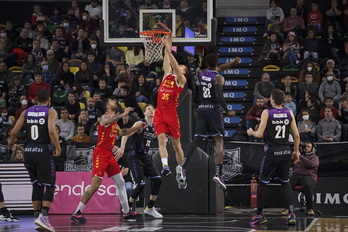 A Bilbao Basket le ha costado cerrar el aro y el partido ante UCAM Murcia.