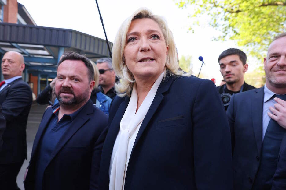 Marine Le Pen hautagai ultraeskuindarra, bere hauteslekura bidean. 