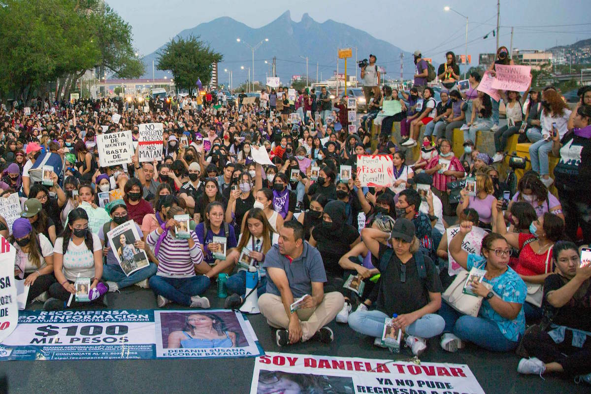 En la movilización para exigir justicia para Debanhi, también mostraron imagenes de otras víctimas de la violencia machista. (Julio Cesar AGUILAR/AFP) En la movilización para exigir justicia para Debanhi, también mostraron imagenes de otras víctimas de la violencia machista. (Julio Cesar AGUILAR/AFP)