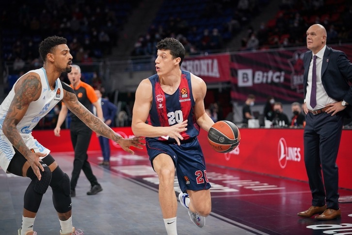 La camiseta de juego de la Euroliga de Simone Fontecchio será una de las primeras en ponerse a subasta.