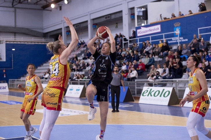 Maria Españak badaki IDK Euskotrenek lan zailak dituela, baina itxaropenik badauka oraindik.