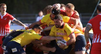 Un lance del partido entre Rusia y España, con el medio melé de Baiona Guillaume Rouet en la imagen.