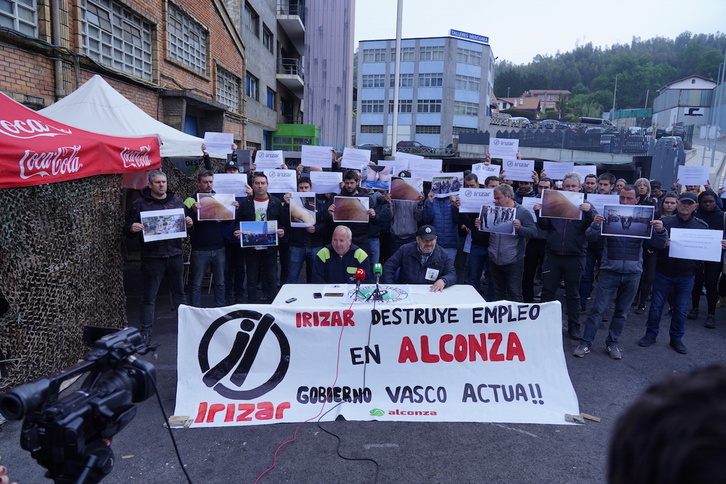 Rueda de prensa de los trabajadores de Alconza para denunciar la represión policial.