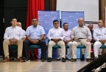 Militares imputados por matar a civiles para hacerlos pasar por guerrilleros muertos comparecen ante la Jurisdicción Especial para la Paz y familiares de las víctimas.