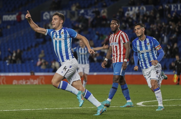 Jon Karrikaburu ha marcado diez goles con el filial en Segunda a pesar de sus problemas físicos.