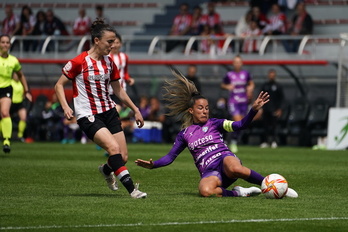 Pisco se cruza en el camino de Azkona, que ha participado en los dos goles del Athletic.
