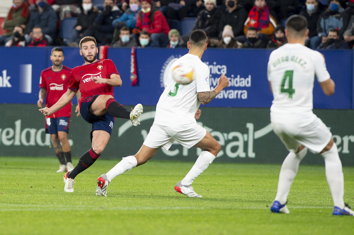 Jon Moncayola Elxen aurkako partidan, Sadarren jokaturikoa; bana berdindu zuten. 