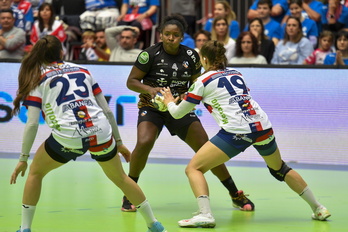 Mariane Fernandes arerioen artean zer egin pentsatzen. 