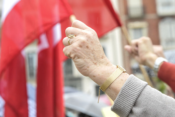 Bandera gorriak eta ukabil itxiak ikusiko dira, ohi bezala, gaur Euskal Herriko kaleetan.