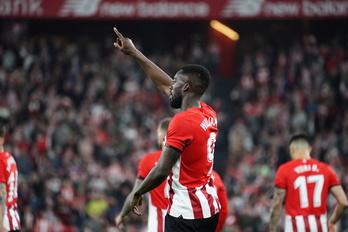 Un centro de Williams ha acabado en gol en la primera mitad.