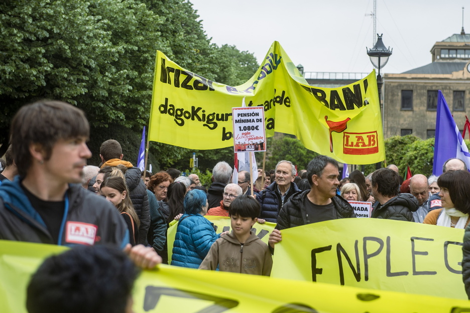 Irizar enpresako grebalariek LABekin bat egin dute Donostian. Irizar enpresako grebalariek LABekin bat egin dute Donostian.