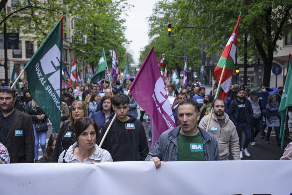 Mitxel Lakuntza ELAko idazkari nagusia manifestazioaren buruan. Mitxel Lakuntza ELAko idazkari nagusia manifestazioaren buruan.