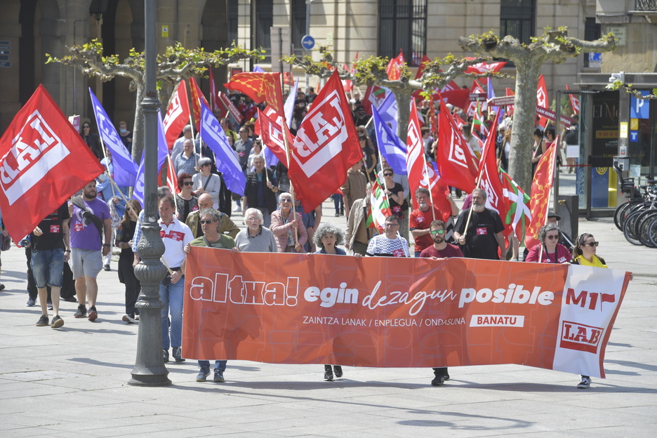 LABeko sindikalistak Bilboko kaleetan barrena. LABeko sindikalistak Bilboko kaleetan barrena.