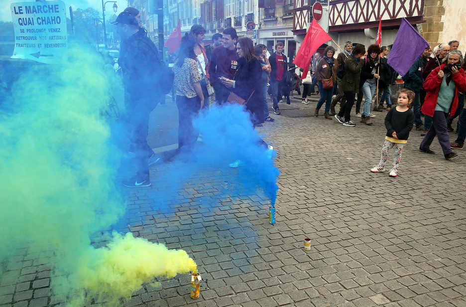 Protesta koloretsua Baionan.