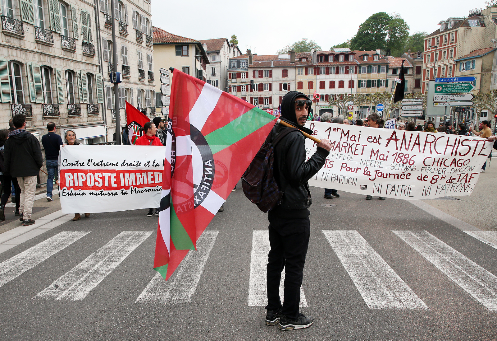 La manifestaci&oacute;n unitaria de Baiona, con presencia tambi&eacute;n del movimiento La France Insoumise. (Bob EDME)