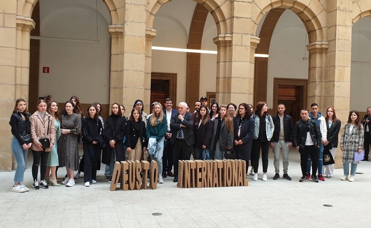 Aurreneko ikasle ukrainarrak heldu dira; astelehen honetan eman zaie ongi etorria.