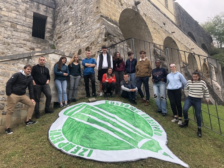 Gazte mugimenduko kideak Baionako campusean.