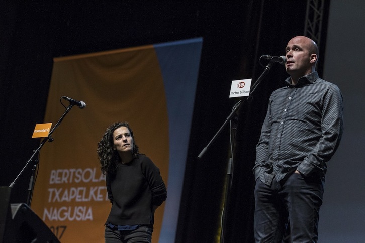Maialen Lujanbio eta Aitor Mendiluze 2017ko Bertsolari Txapelketa Nagusiaren finalean.