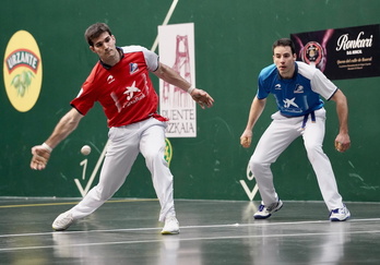 Jose Javier Zabaletak sekulako pilotakadak jo ditu Legazpin