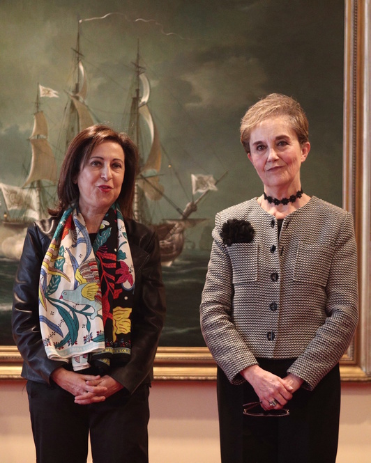 La ministra Robles y la directora del CNI, Esteban, en su toma de posesión en 2021.