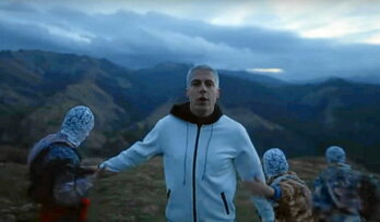 L’esthétique du clip de Pello Reparaz allie modernité et tradition.