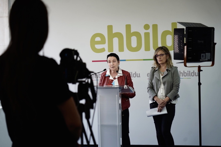 Bea Ilardia eta Jone Goirizelaia, EH Bilduren Bizkaiko Batzar Nagusietako eta Bilboko Udaleko bozeramaileak.