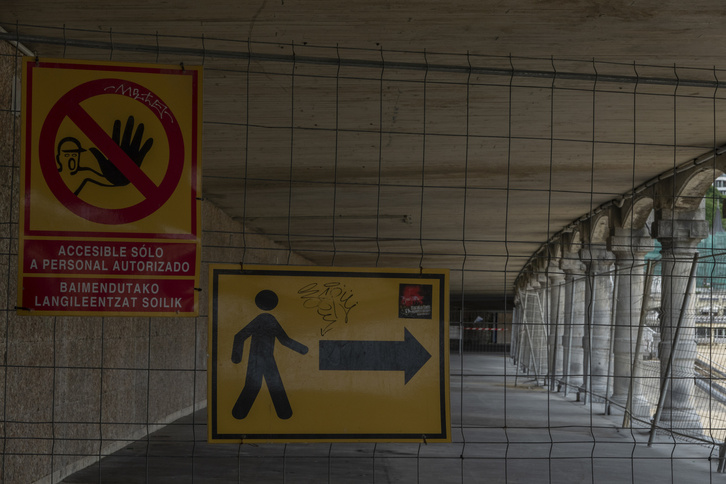 Acceso vallado en el voladizo de La Concha.
