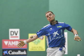 Unai Lasok min hartu zuen Jakaren aurka eskuin besoan.