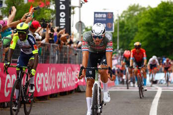 Mathieu van der Poel no ha tenido energías para celebrar la victoria por delante de Grmay y Pello Bilbao.