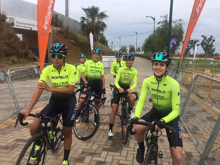 El Sopela presenta en Eibar a cinco de las seis corredoras que han sido terceras por equipos esta semana en Andalucía.