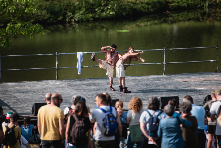 Arte eszenikoek ere izan dute espazioa festan. Arte eszenikoek ere izan dute espazioa festan.