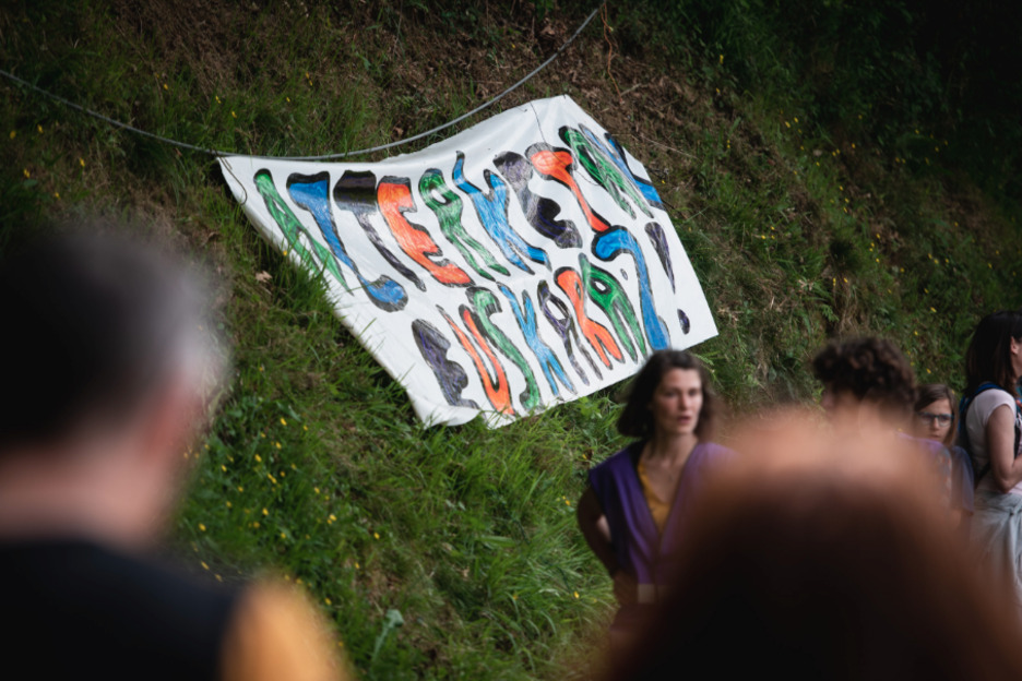 Azterketak euskaraz egin ahal izateko aldarria. Azterketak euskaraz egin ahal izateko aldarria.