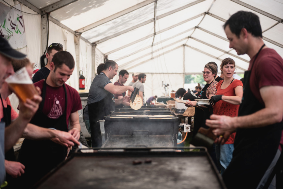 Bolondresak taloak egiten. Bolondresak taloak egiten.