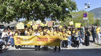 Familiek, 0-3 Plataformarekin batera, elkarretaratzea egin dute nafar Gobernuko Hezkuntza Departamentuaren aurrean. 