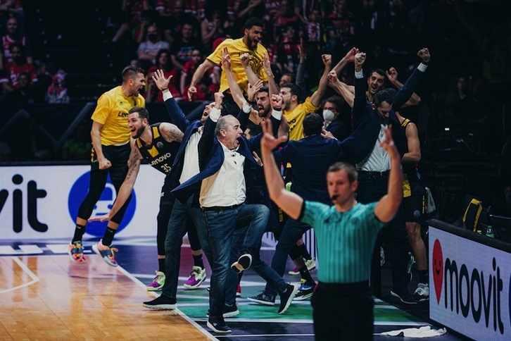 Inoiz ez bezain euforiko Txus Vidorreta, FIBAko Txapeldunen Ligako finalean.