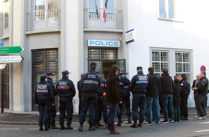 Comisaría de Biarritz, a la que fue trasladado el detenido, en una imagen de archivo.